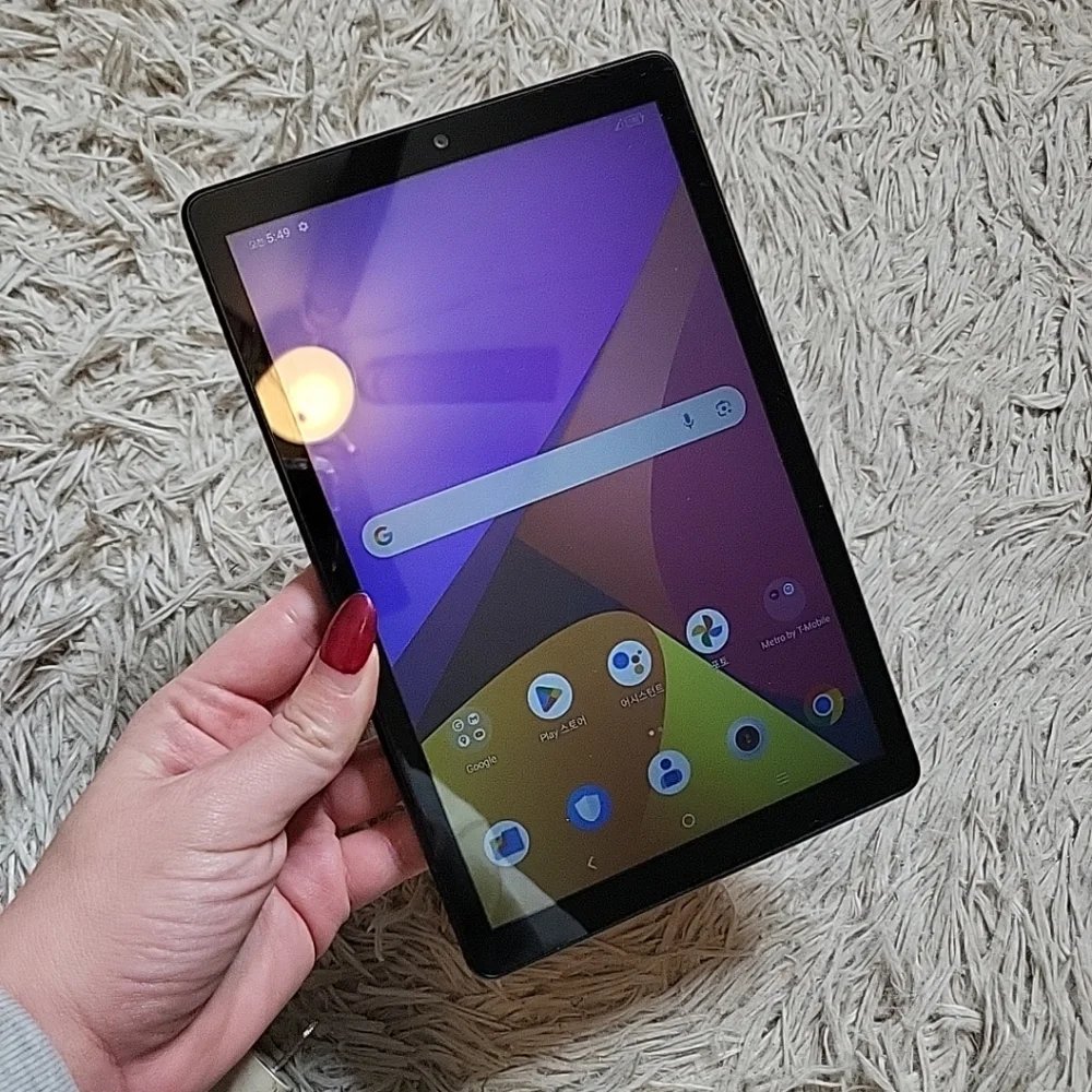 TCL Tab 8 Le 8 HD Tablet Korean Language and X4 32 GB. MSRP $119